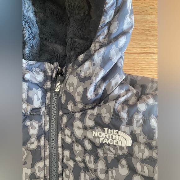 North Face Girl’s Reversible Parka- Size Small (7-8) Like New Grey - Picture 2 of 10